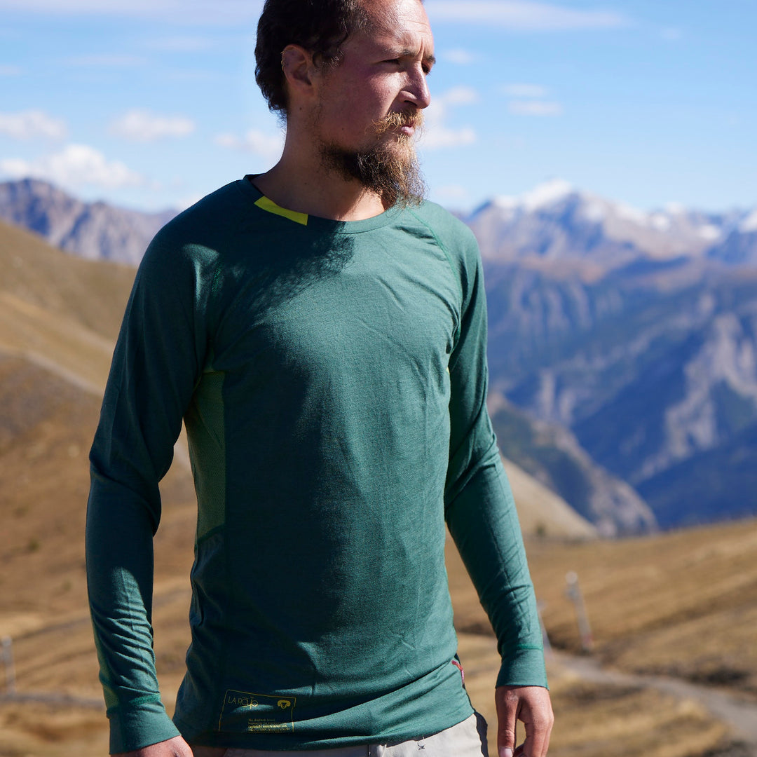 gruener-baselayer-aus-merinowolle-aus-europa-fair-produziert