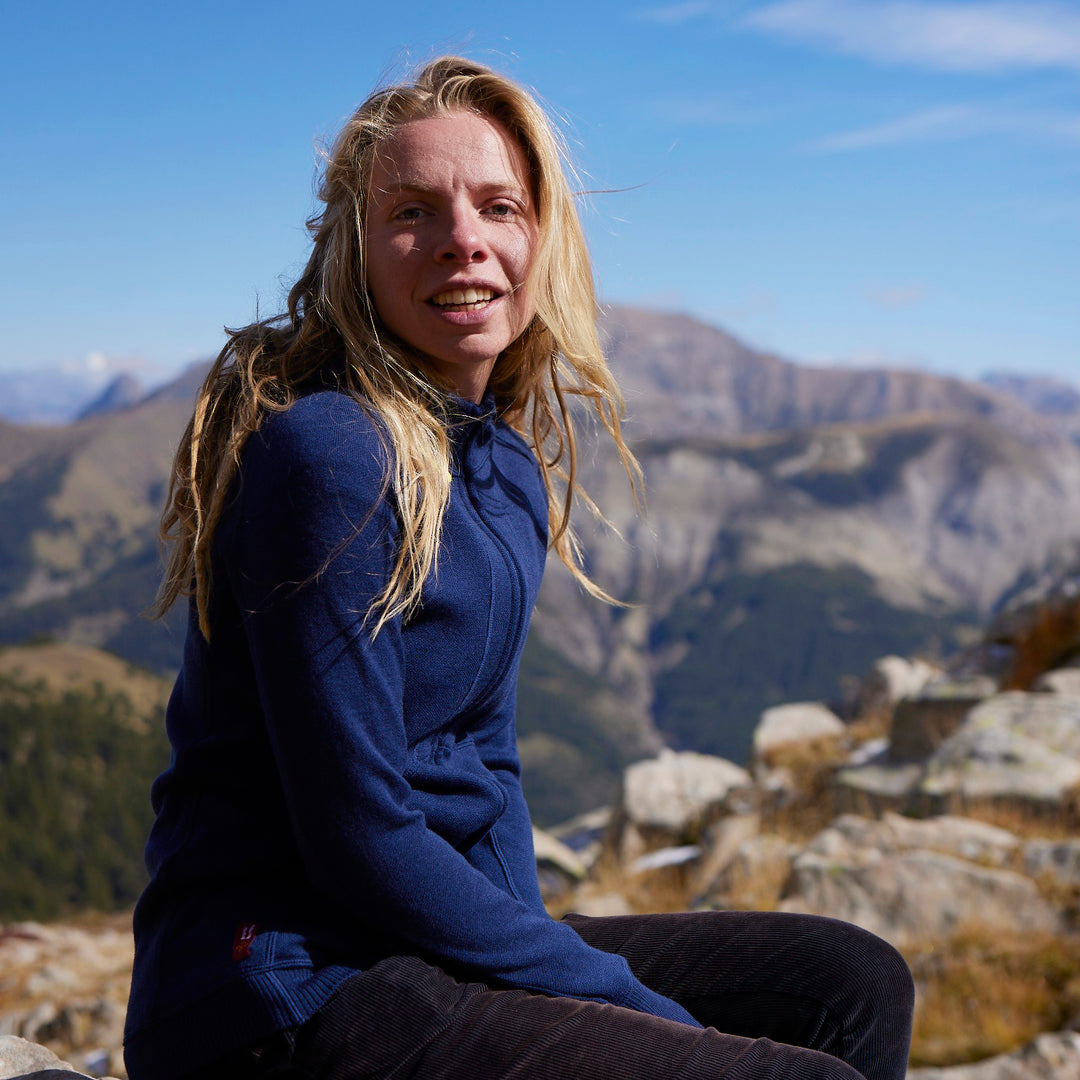 Fairer und nachhaltiger Sportpullover für Damen aus biologischer und regionaler Merinowolle in Deutschland hergestellt
