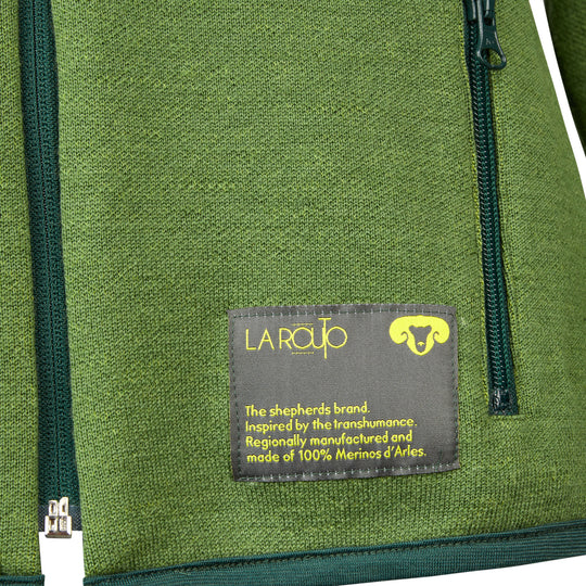 Grüne faire Wendejacke, Bio-Strickjacke für Damen aus biologischer und regionaler und feinster deutscher Merinowolle