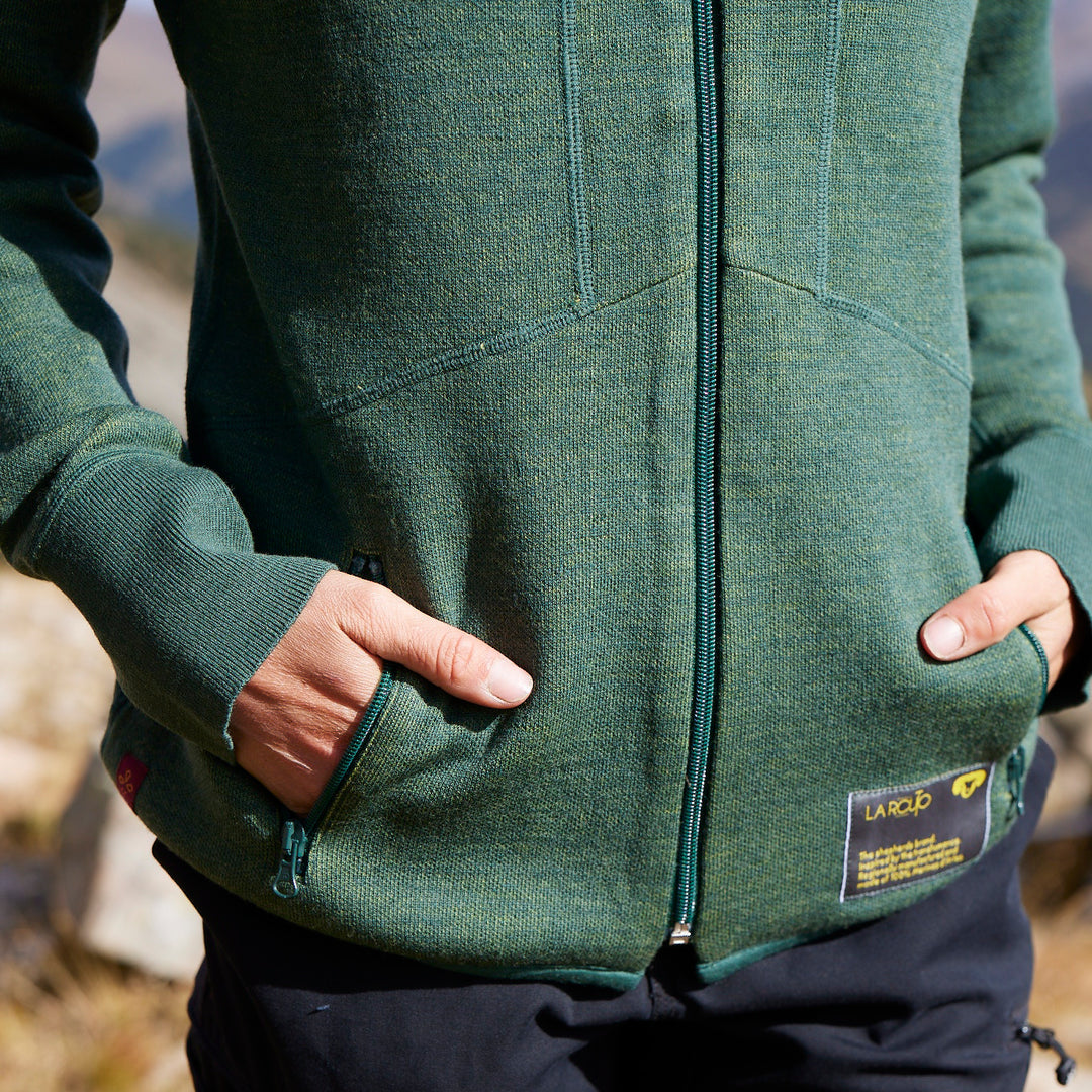 Frauen fairer Sportpullover aus biologischer Merinowolle aus den Alpen in Deutschland hergestellt