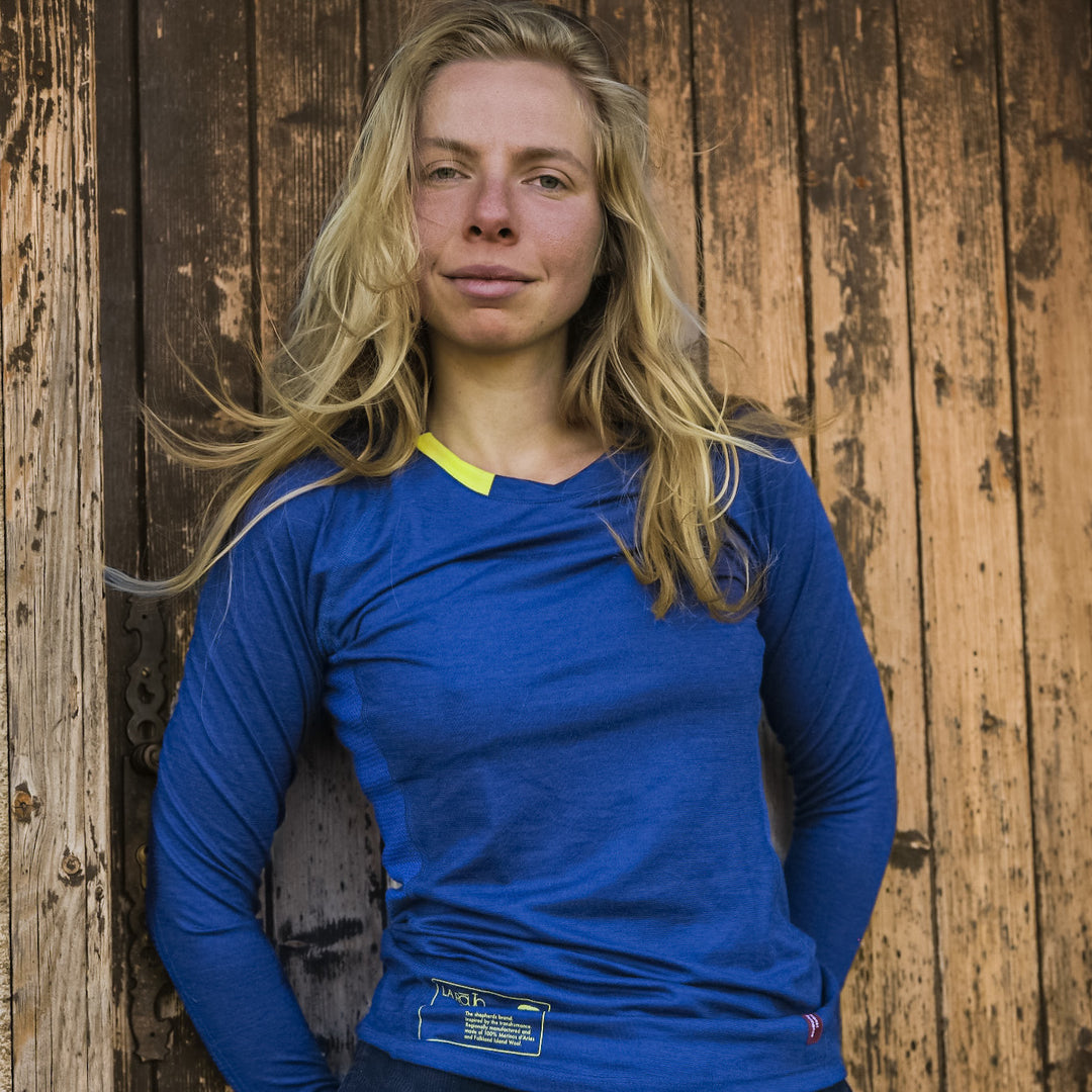 Blauer Wollsportshirt für Frauen mit langarm aus reiner merinowolle zum wandern