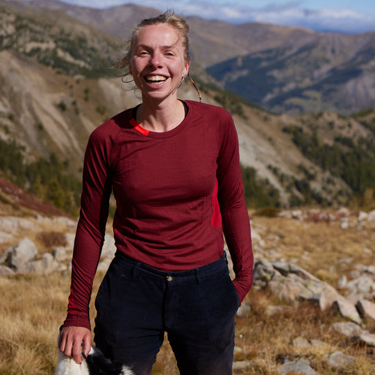 Fairer Wollsportshirt für Frauen mit langarm aus regionaler bio merinowolle für Wanderungen